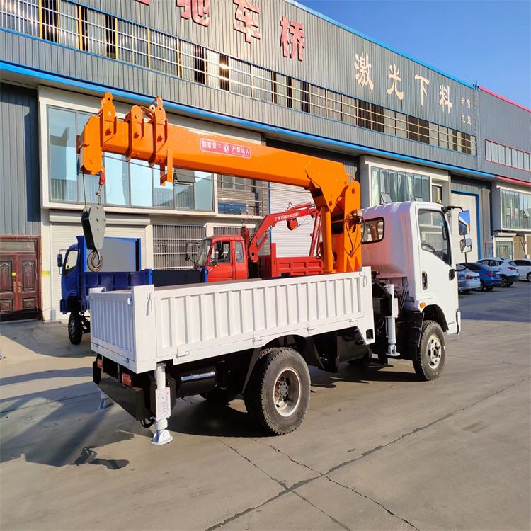 伊金霍洛旗三轮随车吊定制 农用改装机自备吊中瑞长期出售