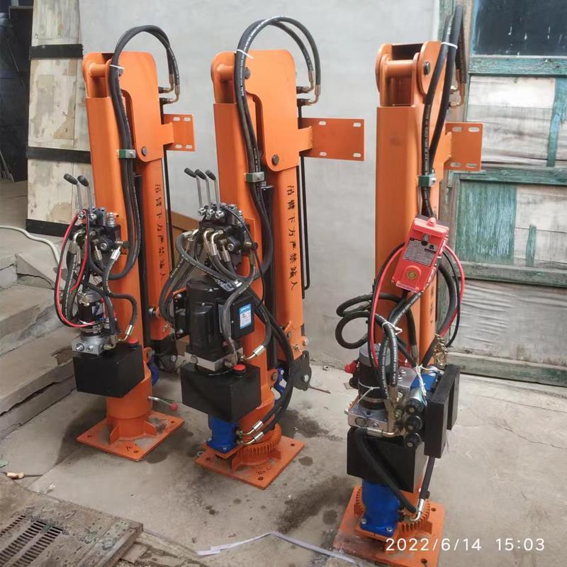 伊金霍洛旗重汽蓝牌随车吊 3.2吨 国六动力强 液压驱动 农用自卸起重机